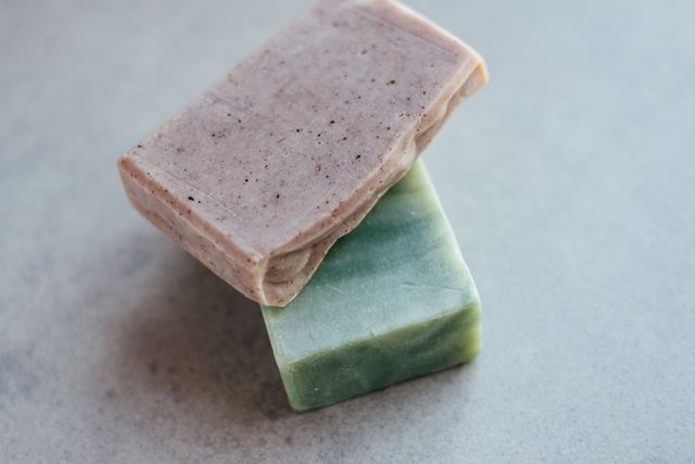 Fabriquer son savon saponifié à froid en sécurité, étape par étape Fabriquer son savon saponifié à froid en sécurité, étape par étape
